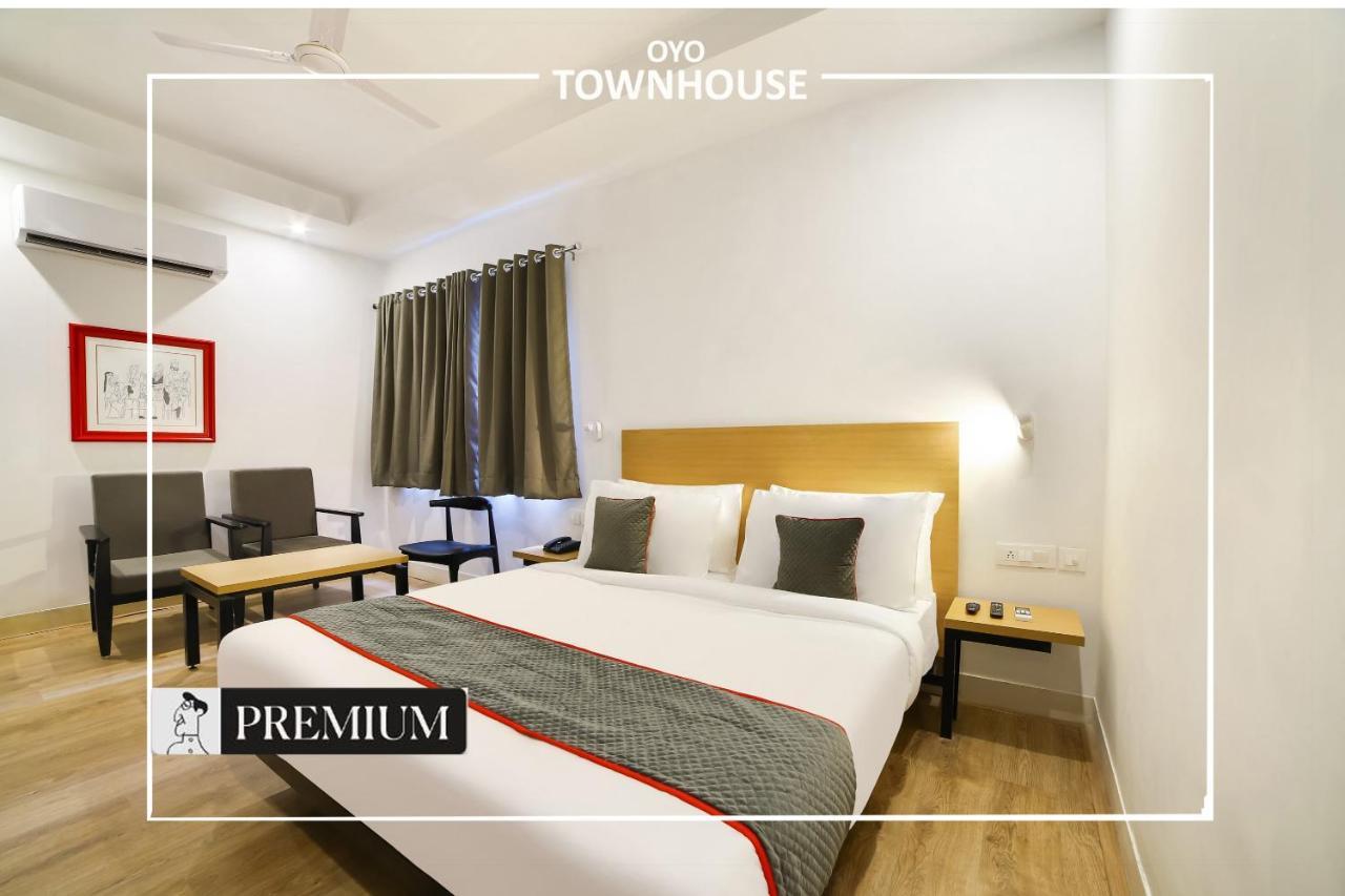 Oyo Townhouse 120 Shushant Lok Gurgaon Buitenkant foto