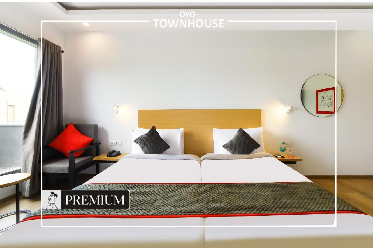Oyo Townhouse 120 Shushant Lok Gurgaon Buitenkant foto