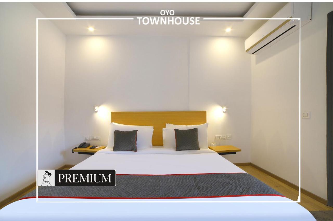 Oyo Townhouse 120 Shushant Lok Gurgaon Buitenkant foto