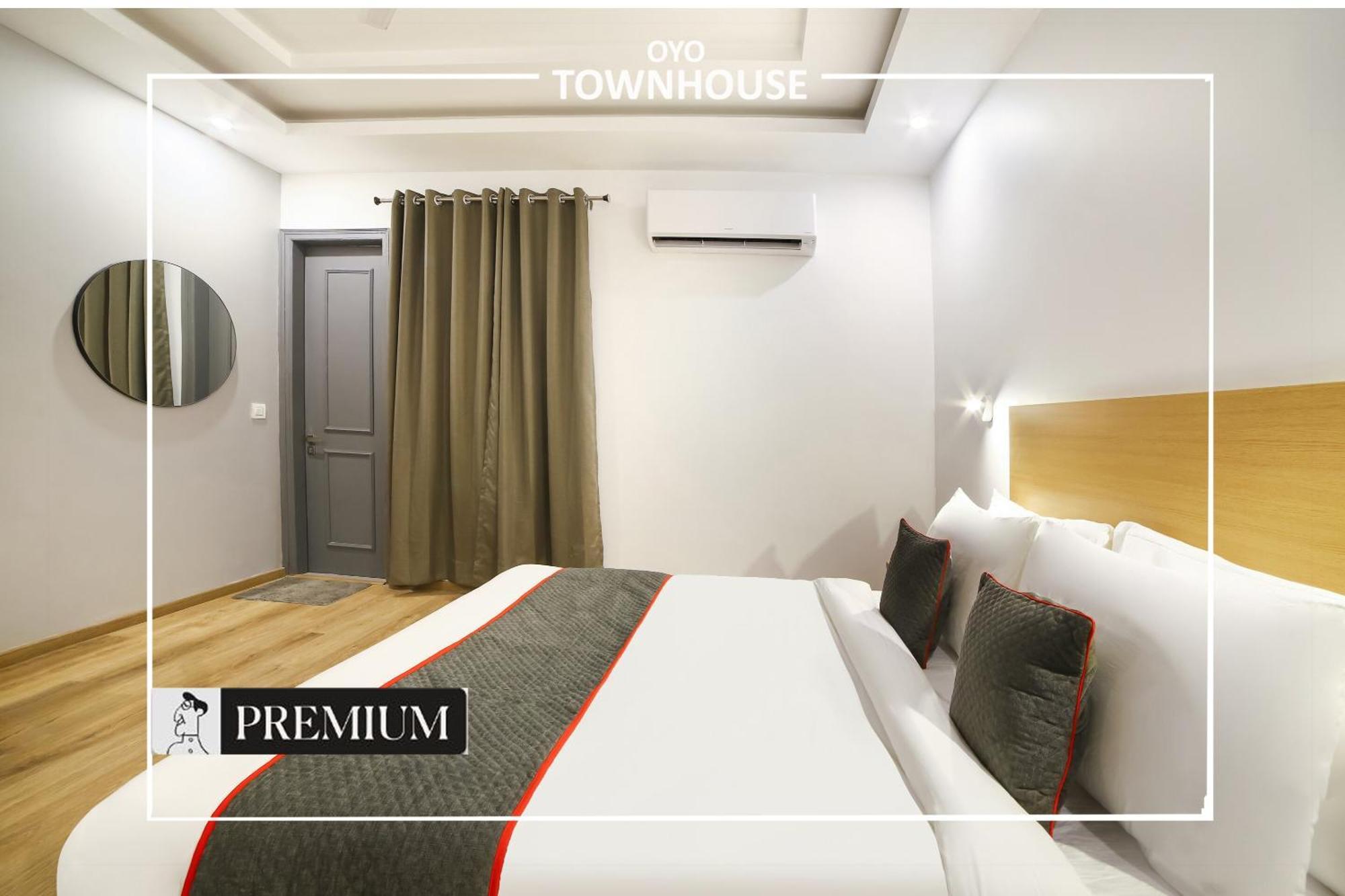 Oyo Townhouse 120 Shushant Lok Gurgaon Buitenkant foto