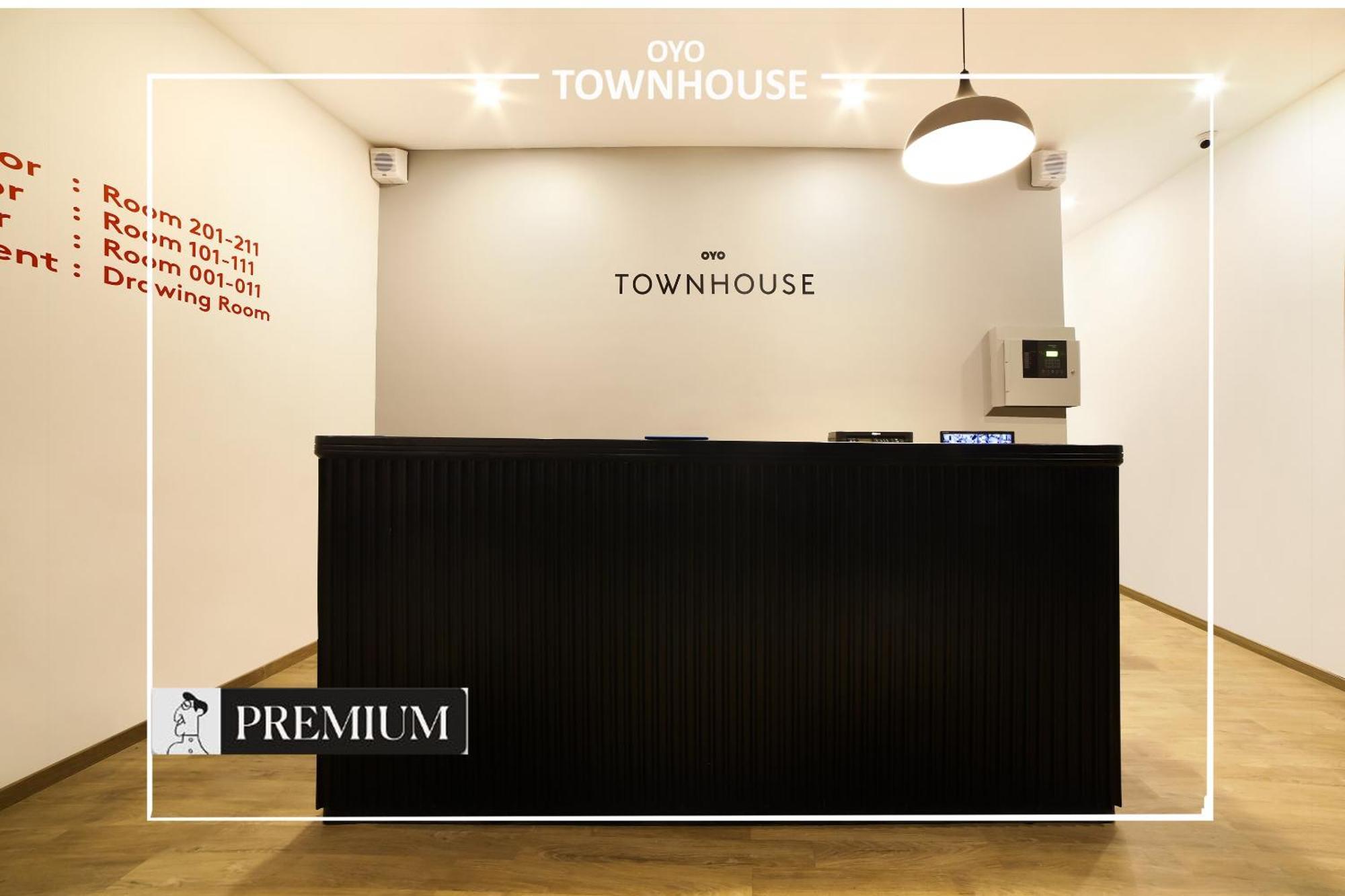 Oyo Townhouse 120 Shushant Lok Gurgaon Buitenkant foto
